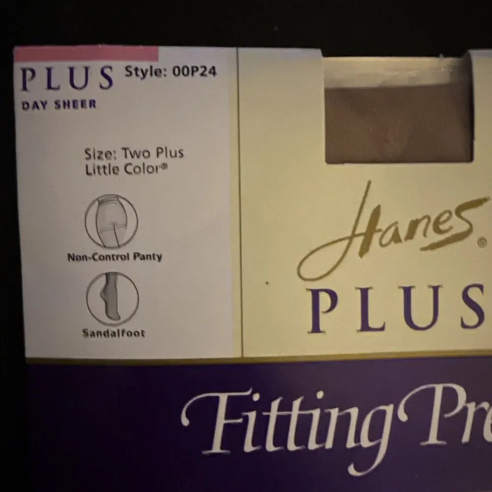 Hanes Plus Fitting Pretty Day Sheer Plus Style 00P24 NonControl Panty Sandalfoot